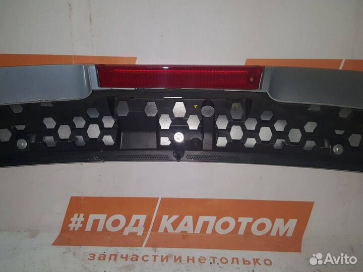 Спойлер крышки багажника Ford Focus 3 BM51A44210B