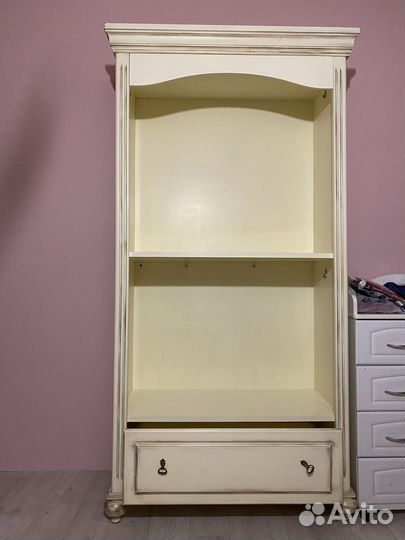 Шкаф