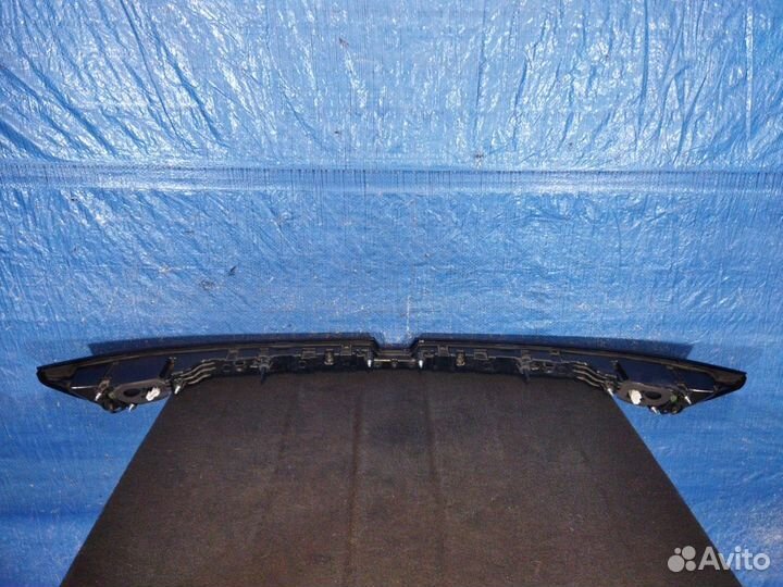 Фонарь в крышку багажника Hyundai Elantra