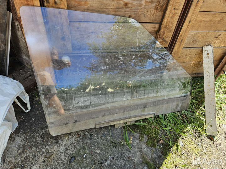 Правые переднее и заднее стекло на ваз 2109