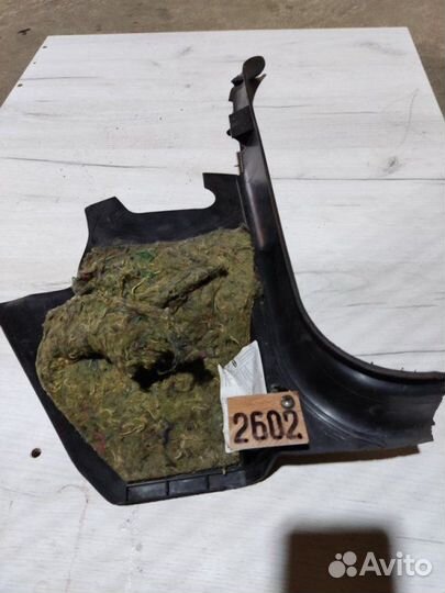Накладка порога передняя левая Audi 100 седан 2.8
