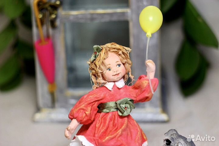 Ватная игрушка Мая с шариком