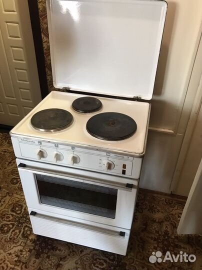 Плита электрическая в рабочем состоянии