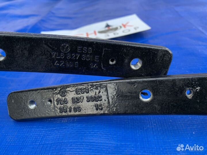 Петля крышки багажника Volkswagen Touareg до 2010г