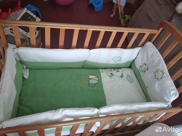 Детская кроватка с матрасом