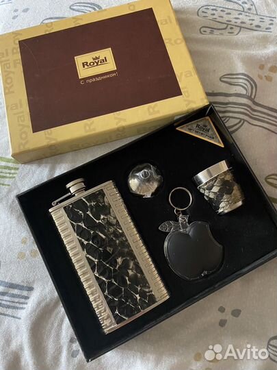 Подарочный набор - фляжка,стаканчик,брелок