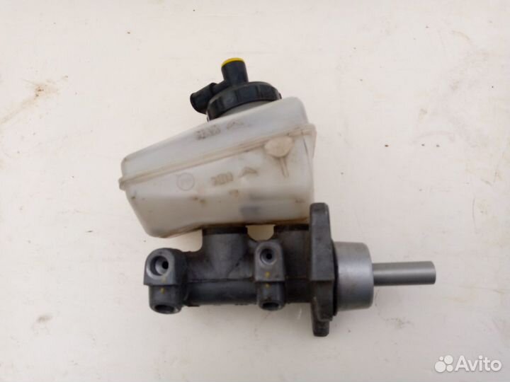 Главный тормозной цилиндр Renault Logan 1 без ABS