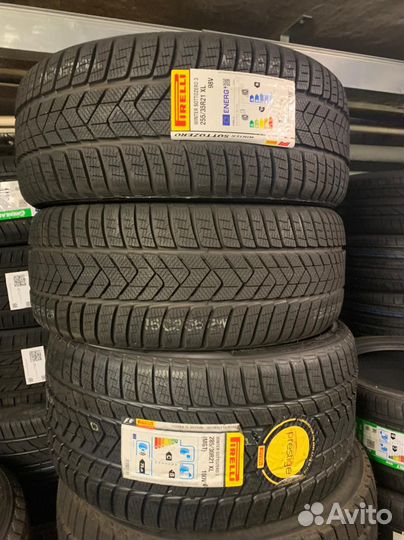Pirelli Winter Sottozero 3 255/35 R21 и 285/30 R21 98V
