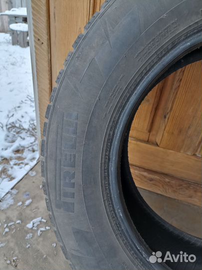 Pirelli Ice Zero 215/65 R16