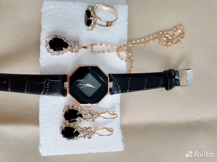 Часы с браслетом