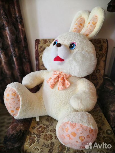 Большая мягкая игрушка заяц