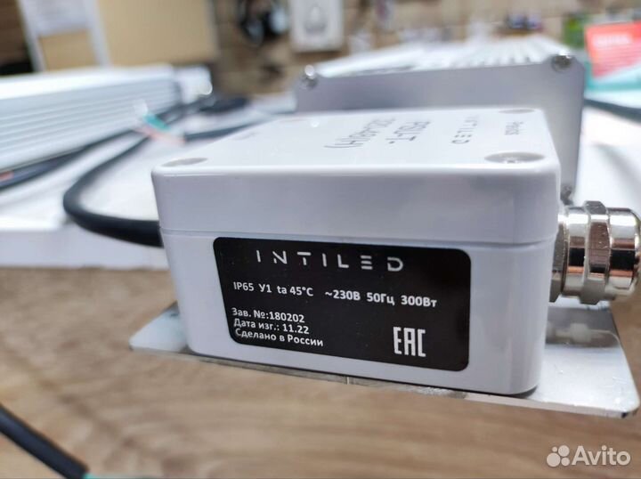 Новые Источник питания Mean Well HLG-320H-48B