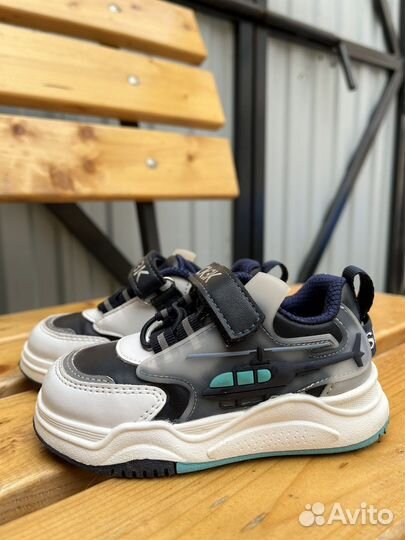 Кроссовки детские 23 размер