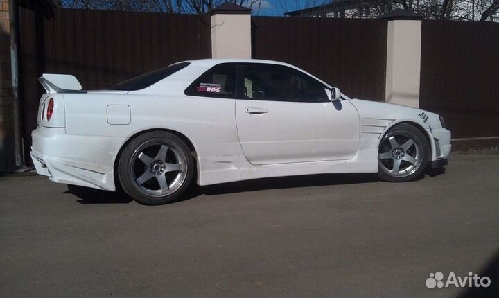 Передние крылья +25мм. на Nissan Skyline R34