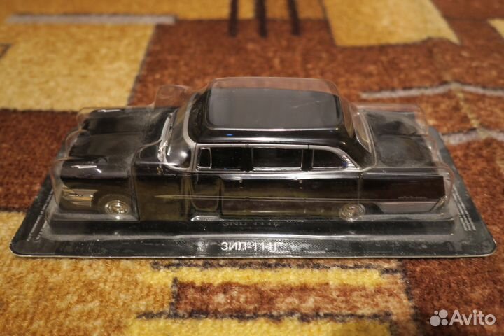 Модель автомобиля ЗИЛ-111Г с журналом