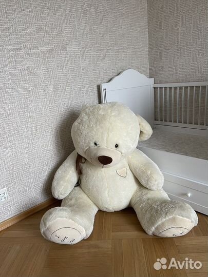 Плюшевый медведь большого размера