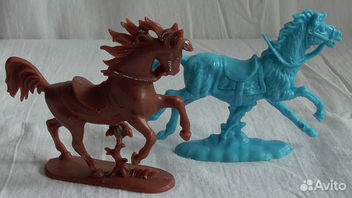 Лошади пластмасса