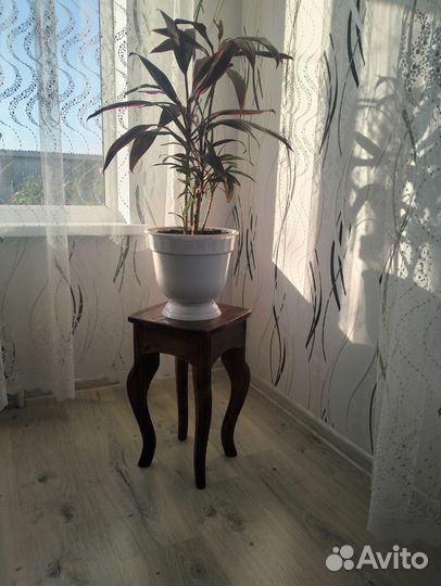 Подставка для цветов напольная