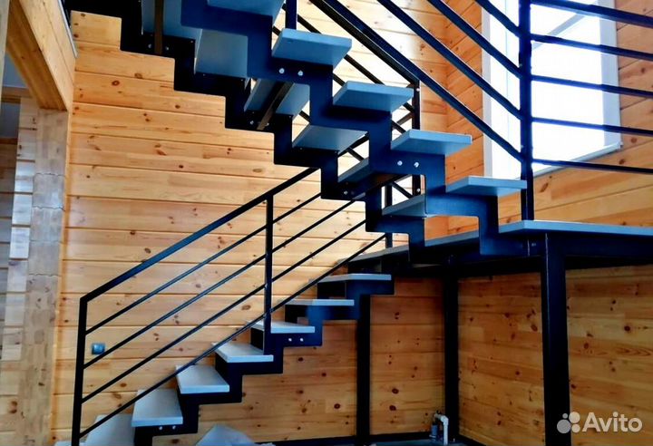 Лестница в дом или квартиру