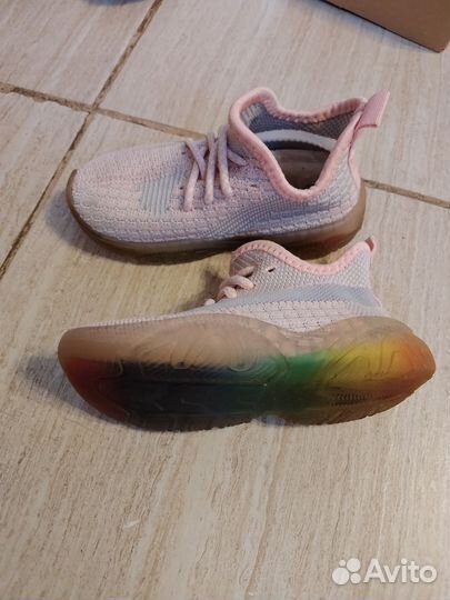 Кроссовки на девочку 26 размер