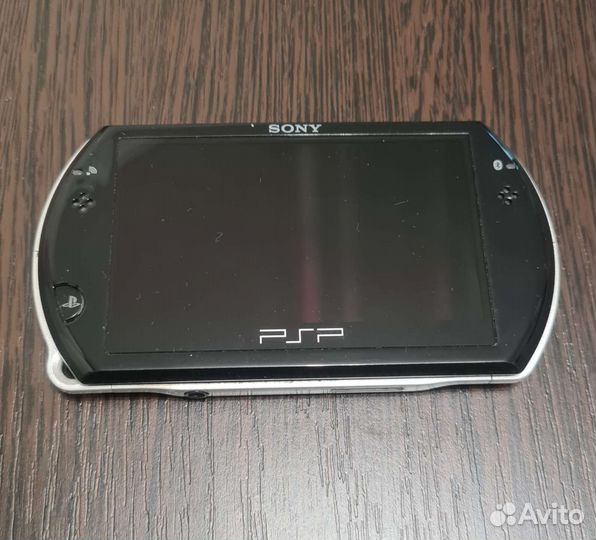 Sony PSP GO + набор аксессуаров