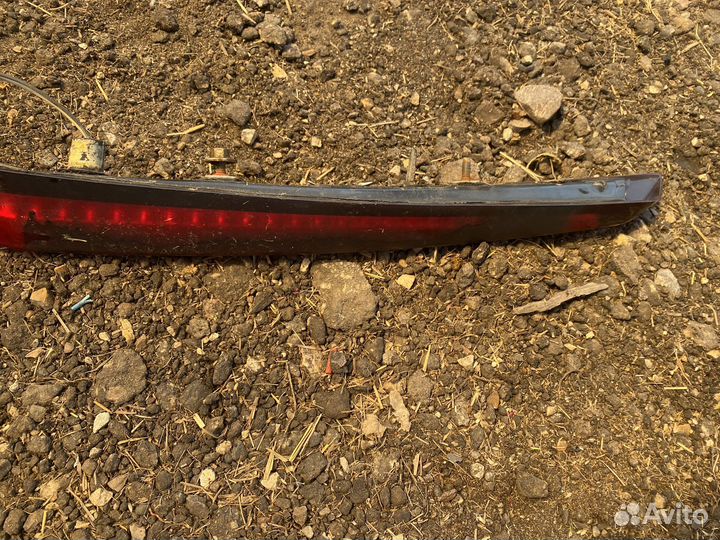 Стоп сигнал на крышку багажника на Cadillac Cts 2