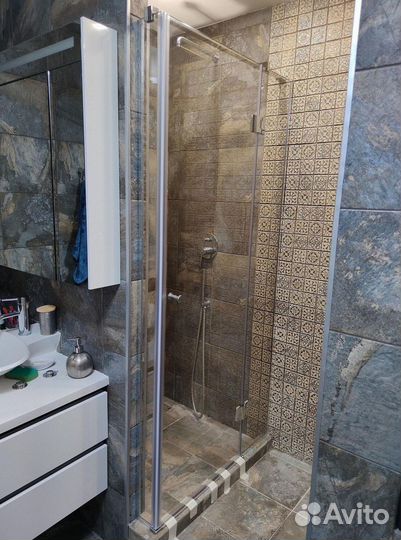 Душевая кабина из закаленного 8 мм стекла AGC