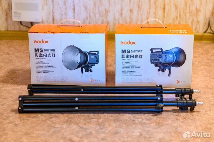 Студийная вспышка Godox MS200