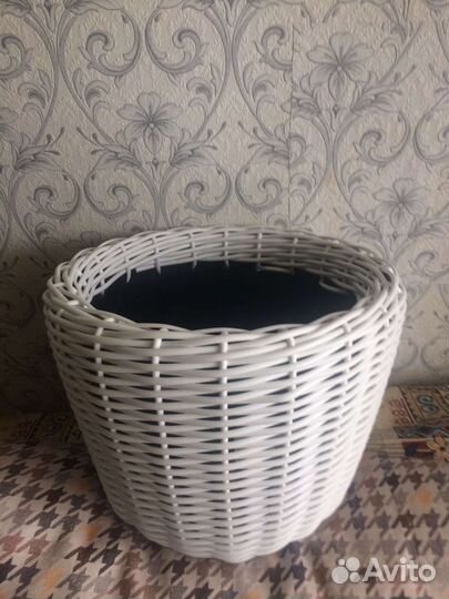 Кашпо для цветов из ротанга
