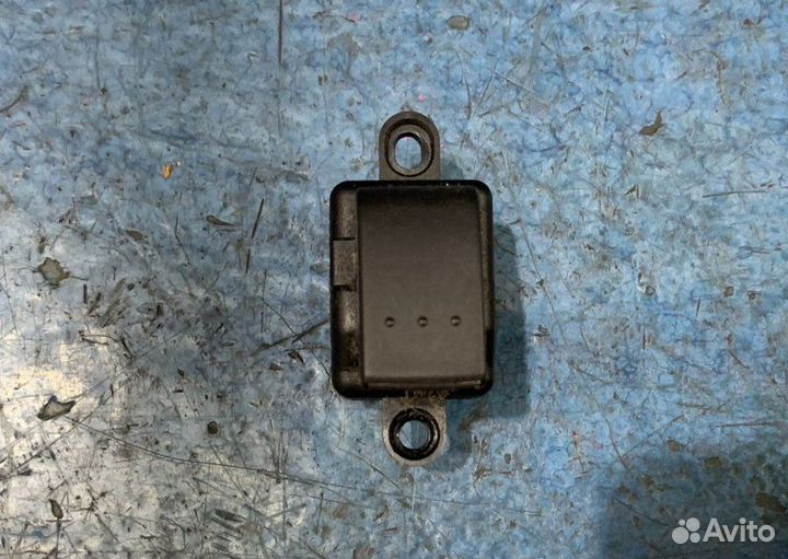 Кнопка стеклоподъемника Mazda 3 BK