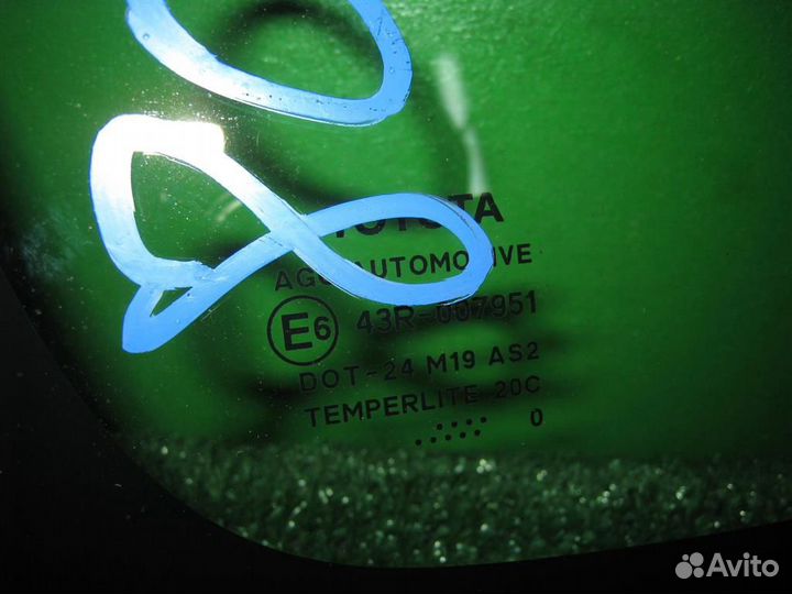 Стекло (форточка) переднее правое Toyota Auris E1