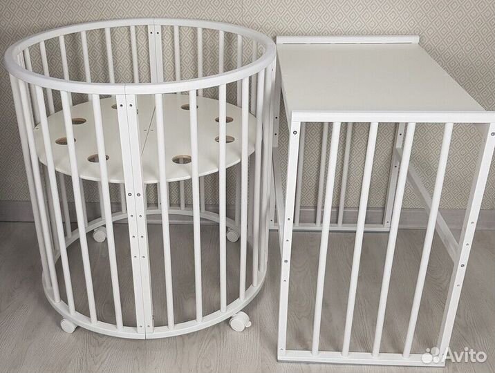 Детская кроватка с маятником круглая
