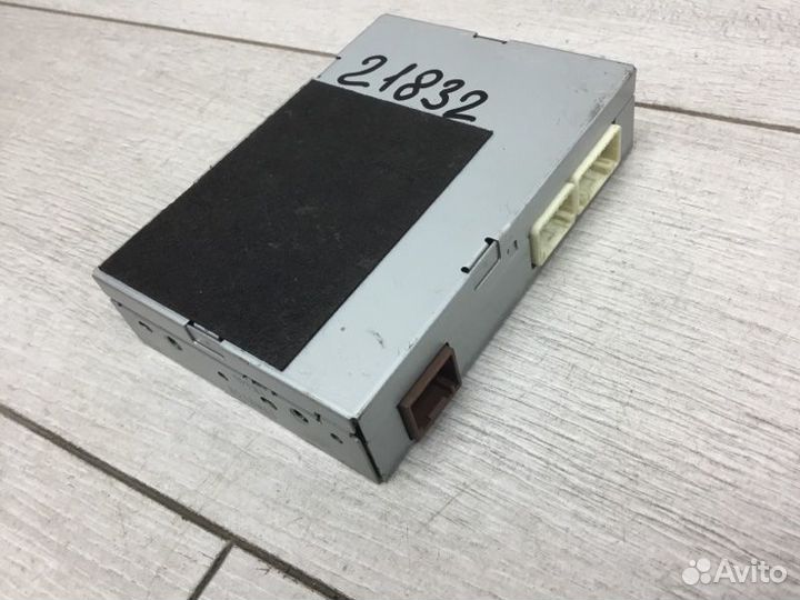 Блок электроний Toyota Auris хэтчбек 1ND-TV 2011