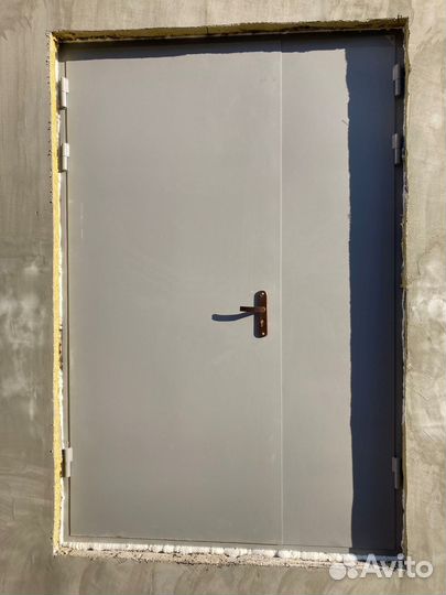 Металлическая дверь на кладовку