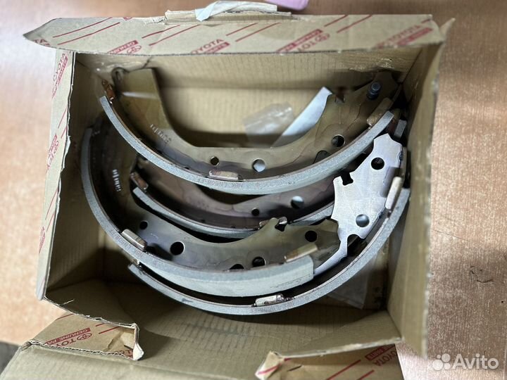 Колодки тормозные Toyota Hiace/Hilux/Land Cruiser