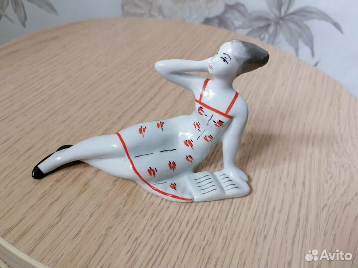 Статуэтка Девушка с книгой Сысерть