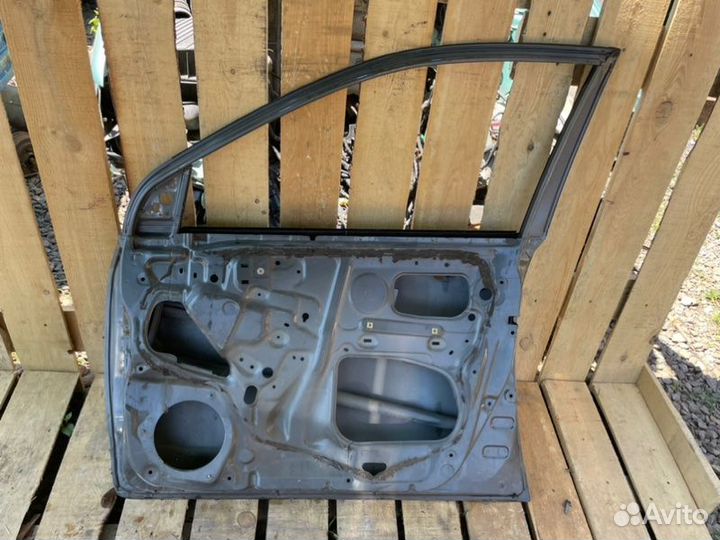 Дверь передняя правая Toyota Corolla E12