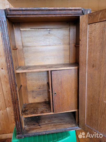 Шкафчик навесной старинный