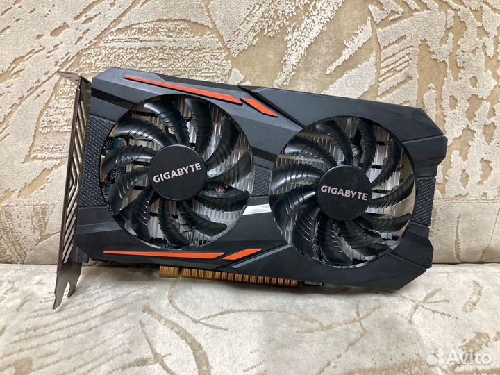 Gigabyte GTX 1050 2Gb Ddr5/GT 1030 2Gb/RX 550 4Gb