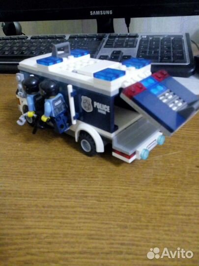 Lego полицейская машина из набора ограбление музея
