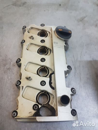 Клапанная крышка правая левая Audi Q7 4.2 FSI BAR