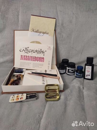 Набор для каллиграфии: перья, тушь, бумага и т.п
