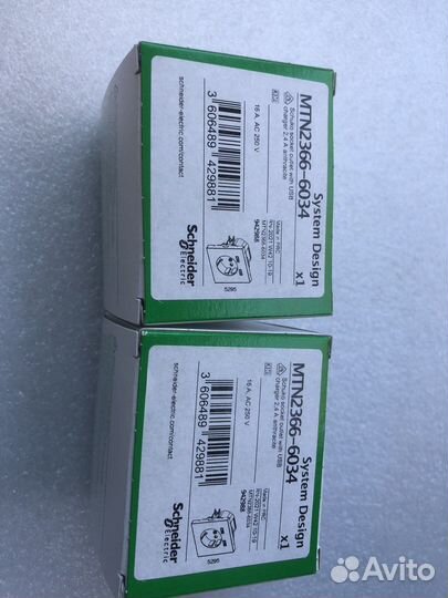 Розетка Merten D-life MTN2366-6034
