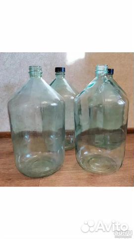 Бутыли по 20 и 10 литров