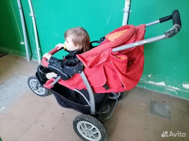 Прогулочная коляска