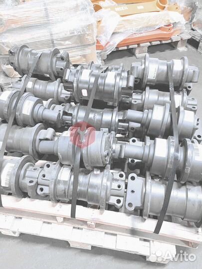 Каток поддерживающий Doosan DX300LCA 270-00047A
