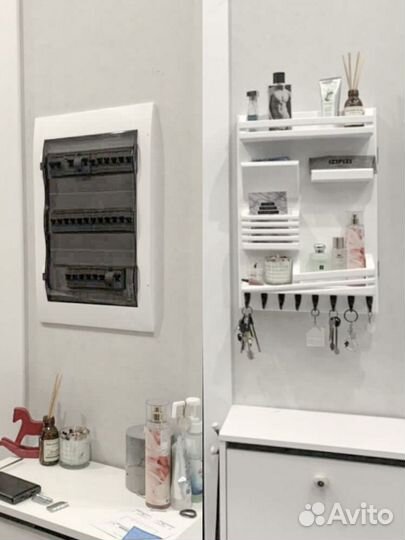 Полка настенная на щиток