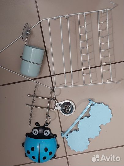 Держатель для зубных щеток и полочки