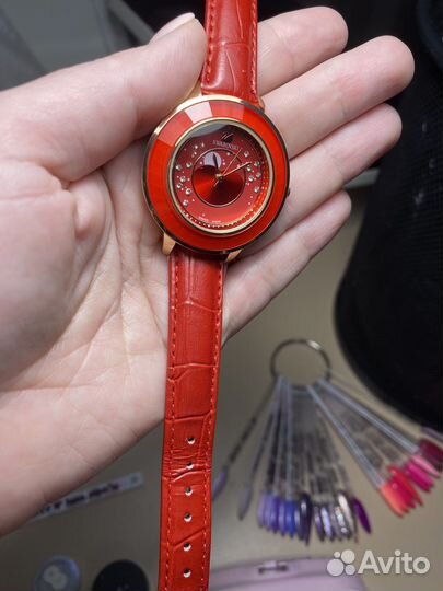 Женские часы swarovski