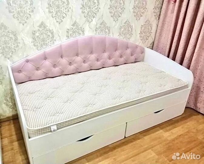 Мягкая дизайнерская кровать